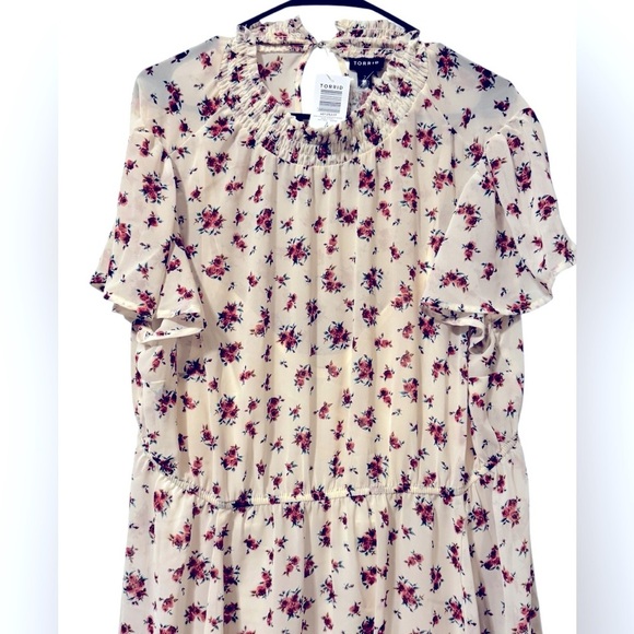 Torrid Plus Size 2 (2X / 18-20) White Floral Chiffon Flutter-Sleeve Dress – Flow - Picture 6 of 10